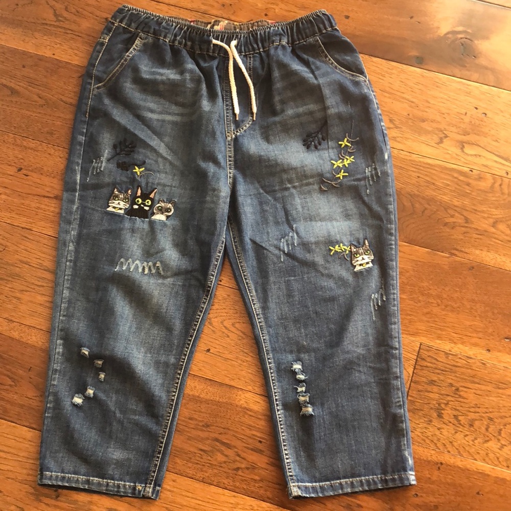 Super cute cropped cat jeans